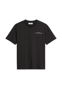 Zwarte katoenen T-shirt met korte mouwen en een ronde hals. Op de voorkant staat in het wit "GEHOST DOOR MARC O'POLO DENIM".