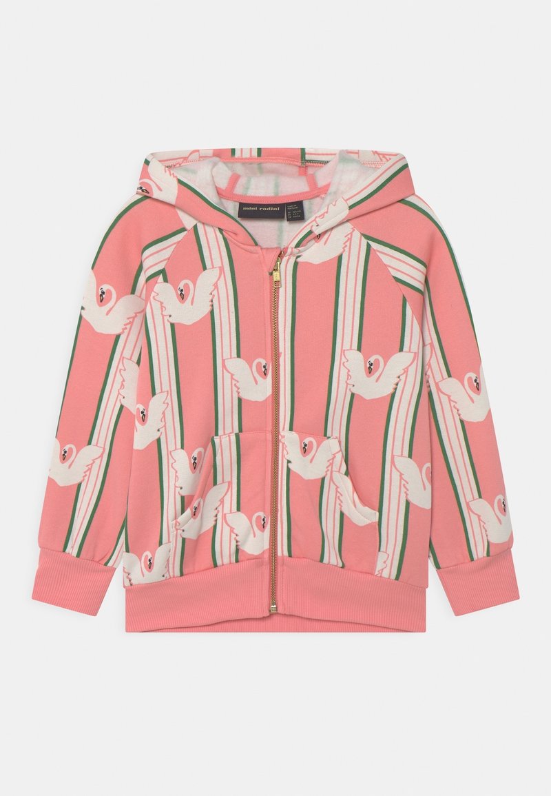 Růžová dětská mikina na zip s vertikálními zelenými a bílými pruhy a bílými potisky labutí, obsahující přední kapsu a kapuci.