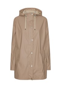 Chaqueta de lluvia beige hecha de material impermeable, con capucha, cordones, botones a presión y bolsillos laterales. Textura suave, diseño de longitud intermedia.