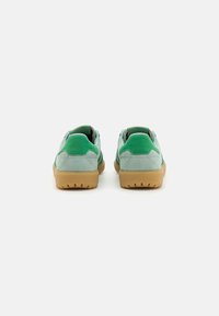 adidas Originals Sneakers - green