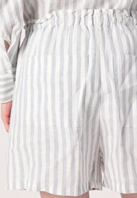 Tommy Hilfiger STRIPE PULL ON - Shorts - cloudy blue/ecru