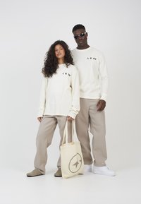 LEGACY STUDIOS UNISEX - Topper langermet - cream