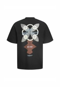 Svart bomull t-shirt med en stor grafisk tryck på baksidan med en fjärilsdesign, texten "ART DISTRICT," och året "1990."