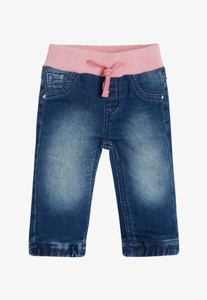 Jean en denim pour tout-petit avec devant délavé, ceinture élastique rose et cordon rose à nouer.