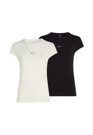 Zwei enganliegende T-Shirts mit kurzen Ärmeln, eines weiß und eines schwarz, jeweils mit einem kleinen kursiven "Karl"-Logo auf der Brust.