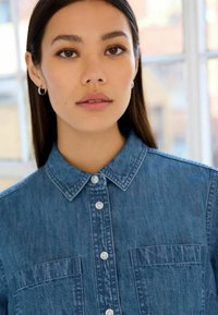 Next CROPPED  - Blúzka so zapínaním na gombíky - mid blue denim