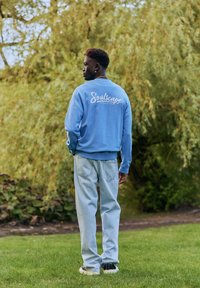 Solid SDTOMMY - Sirgete säärtega teksad - light blue denim