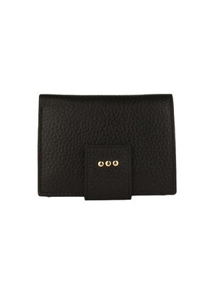 Portefeuille en cuir noir texturé avec une fermeture à pression, mettant en avant trois petites rivets dorés sur le rabat avant.