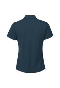 Polo shirt bleu marine, manches courtes, col classique, tissu lisse avec une texture subtile, légère courbe à l'ourlet, sans logos ni motifs visibles.