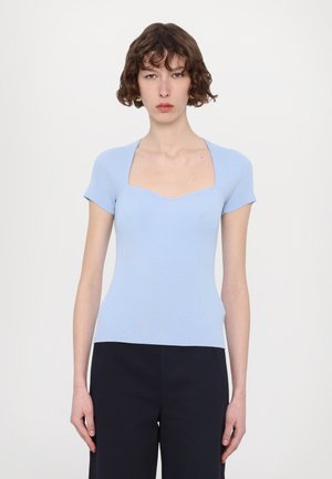 Maje MOKA - T-shirts - bleu ciel