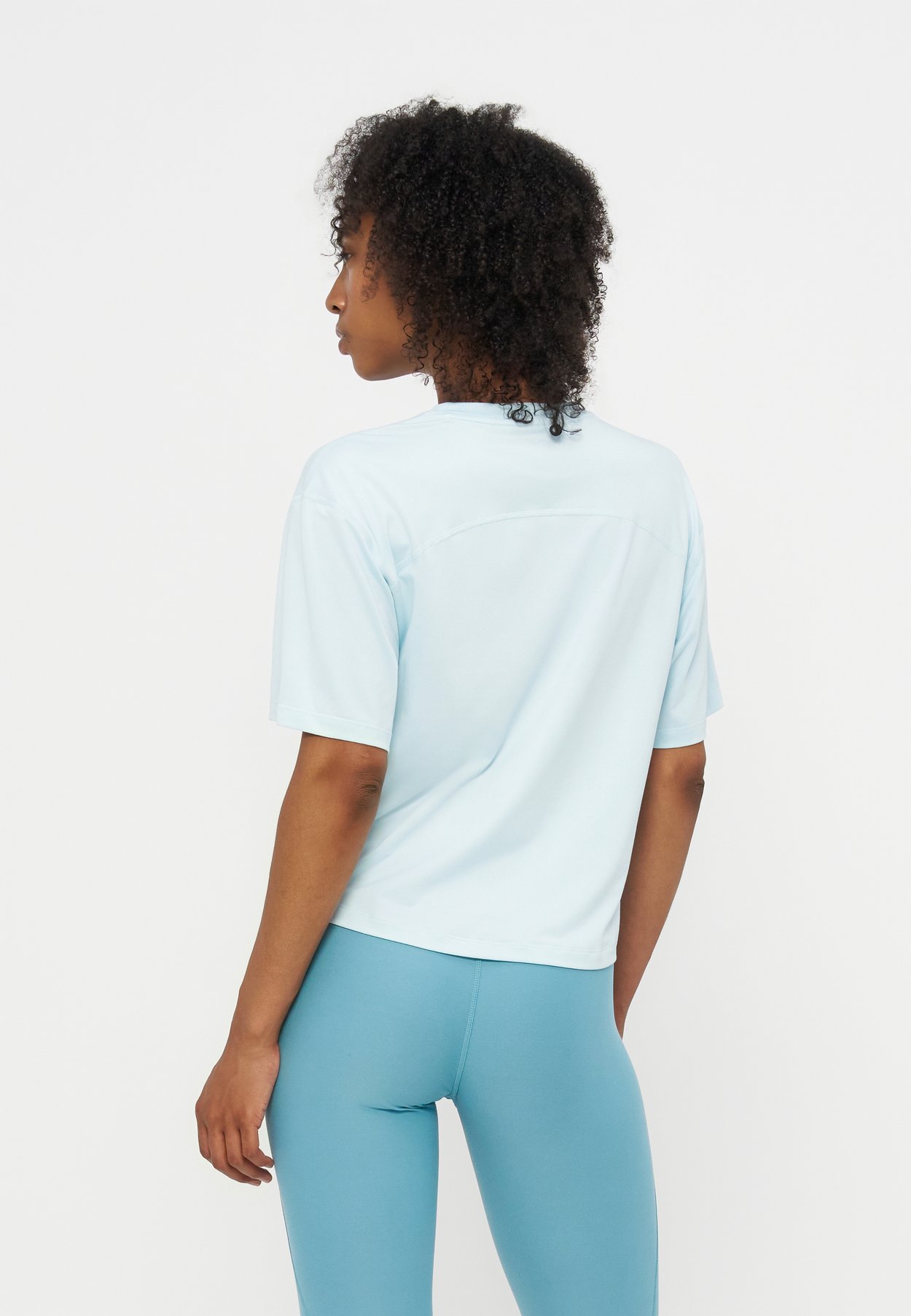 RELAXED FIT
