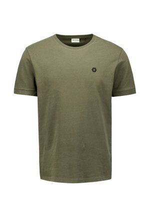 Olijfgroene katoenen t-shirt met een ronde hals, korte mouwen en een klein zwart hexagonaal logo op de linkerborst. Zachte textuur.