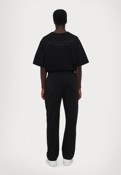 Les Benjamins SWEATPANT UNISEX - Παντελόνι φόρμας - black