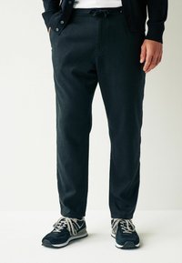 Next - DRAWSTRING REGULAR FIT - Chinos - black Miniatyrbild 1