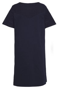 Námořnická modrá šaty s krátkým rukávem s krajkovým detailem na horní části zad a rukávech, rovný spodní lem se bočními rozparky.