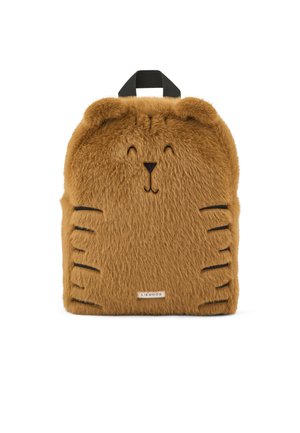 Sac à dos d'enfant marron duveteux en forme d'ours souriant avec des traits du visage brodés et une poignée noire.