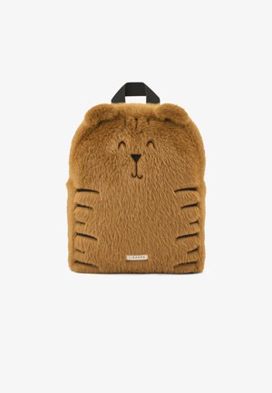 Sac à dos d'enfant marron duveteux en forme d'ours souriant avec des traits du visage brodés et une poignée noire.