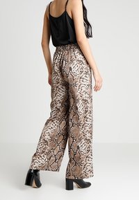 YAS Tygbyxor - black