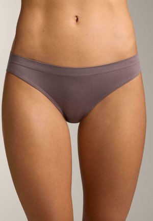 Lenjerie bikini fără cusături de culoare mov deschis, cu o talie elastică lată, textură netedă și detalii minimale de cusături.