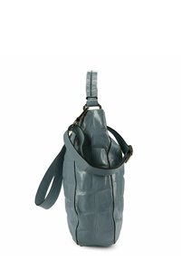 Borsa a tracolla in pelle blu strutturata con forma curva, tracolla regolabile e cuciture nere di accento. Dotata di manico superiore per il trasporto.