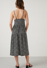 LELA REGULAR FIT - Sukienka z dżerseju