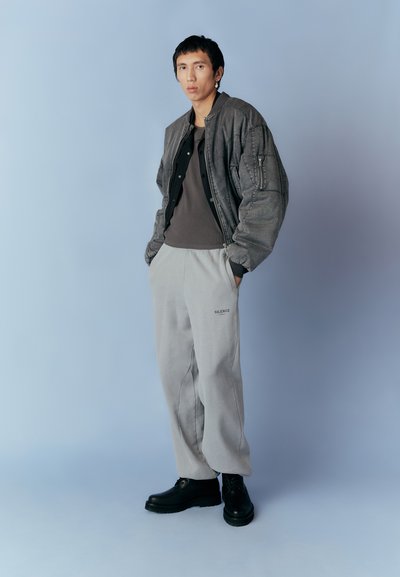 Han Kjøbenhavn REGULAR PANTS UNISEX - Spodnji deli trenirk - steel grey