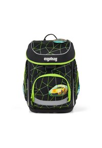 Mochila negra con patrón geométrico verde neón, que cuenta con dos bolsillos laterales, gráficos de coches y acentos reflectantes en la parte frontal.