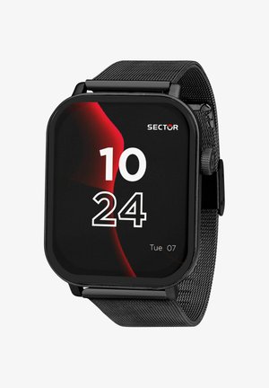 Sort smartwatch med en firkantet touch-skærm, der viser tid og dato. Mesh-rem og fremtrædende "SECTOR" logo øverst. Fed hvide tal.