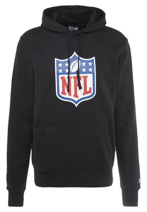 Schwarzer Hoodie mit einer vorderen Kängurutasche, ausgestattet mit einem auffälligen NFL-Schildlogo in Rot, Weiß und Blau auf der Brust. Mit verstellbarem Kordelzug-Kapuze.