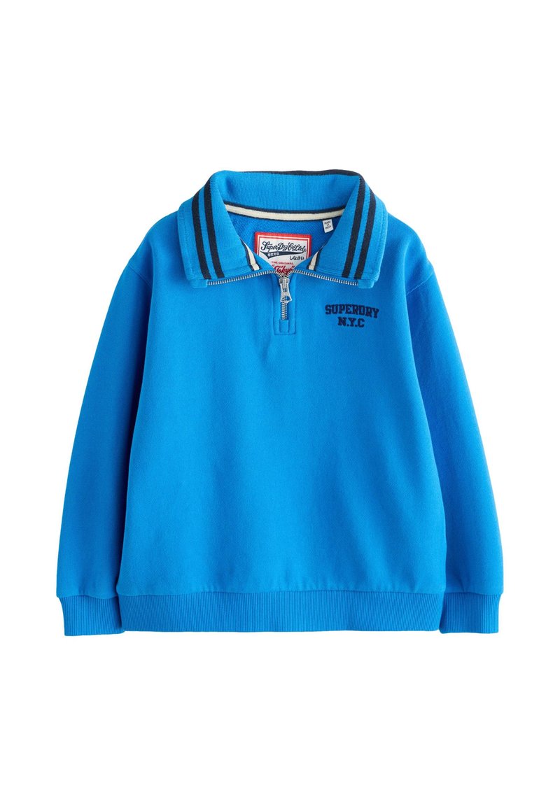 Felpa azzurra con collo a zip, caratterizzata da dettagli a righe nere e bianche. Logo "SUPERDRY N.Y.C." nero sul davanti. Tessuto morbido.