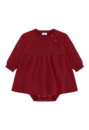 Abito rosso lavorato a maglia con maniche lunghe, scollatura rotonda e motivo a cuore. Presenta polsini arricciati e bottoni sulle spalle e in fondo.