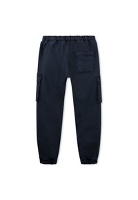 Mörkblå joggerbyxor med elastisk midjeband, sidofickor i cargo-stil och elastiska mudd vid anklarna. Slät textur och avslappnad design.