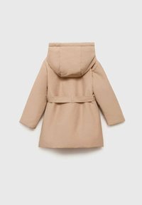 Manteau beige à capuche avec de longues manches et une ceinture à la taille, présenté de dos sur un fond clair.