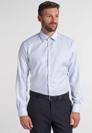 FITTED WAIST - Chemise classique - light blue