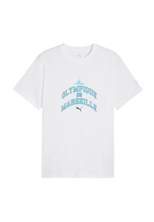 Wit katoenen T-shirt met korte mouwen, voorzien van lichtblauwe tekst en logo van "Olympique de Marseille". Ronde halslijn en een losse pasvorm.