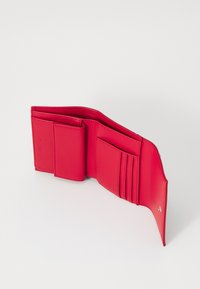 Calvin Klein MUST TRIFOLD ZIP - Novčanik - scarlet sage