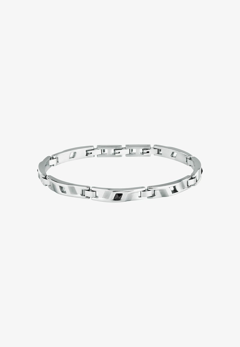 Bracciale in metallo argento con anelli intrecciati, con una combinazione di finiture lucide e opache, e piccole pietre nere decorativa.