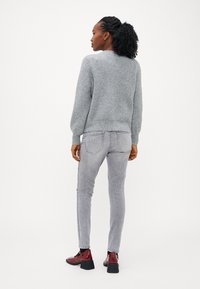 ONLY Petite ONLGAIDA LIFE O NECK - Pulover - medium grey melange