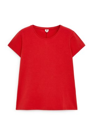 Rotes Baumwoll-T-Shirt mit kurzen Ärmeln, rundem Ausschnitt und geradem Saum, flach auf weißem Hintergrund präsentiert.