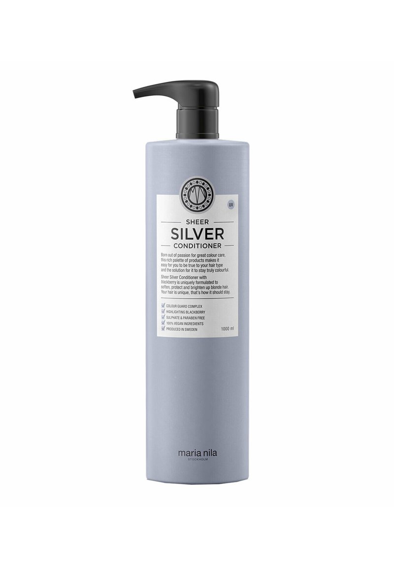 Lichtpaarse fles Sheer Silver Conditioner met pompkap, voorzien van een wit etiket met zwarte tekst en een ronde logo. Bevat 1000 ml.