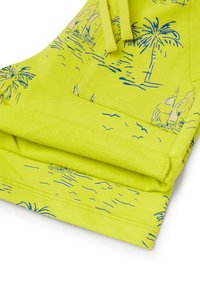 Helles gelbes Stoff mit blauem Muster von Palmen und Segelbooten, mit einem gefalteten Rand und strukturierten Oberfläche. Kompaktes und leichtes Design.