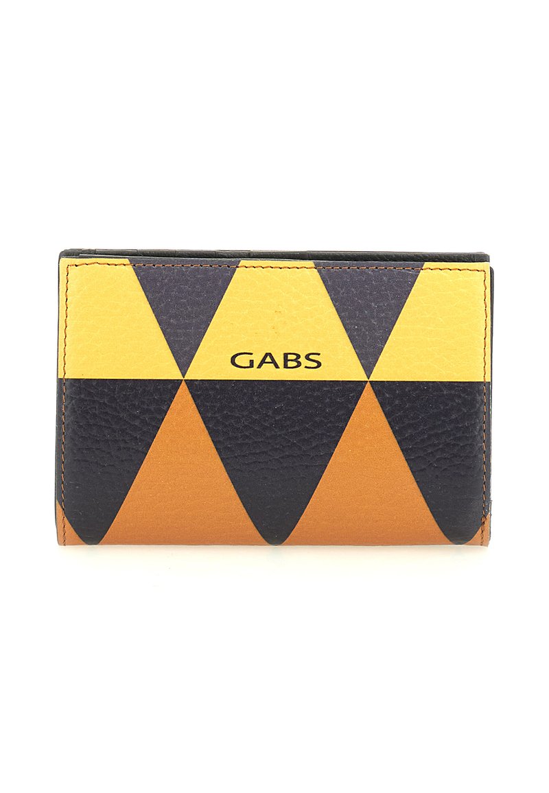 Portafoglio in pelle con un motivo geometrico di triangoli gialli, neri e marroni e il nome del marchio "GABS" sul davanti.