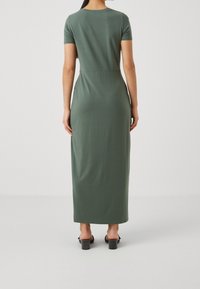 Vero Moda Petite Maxiklänning - green