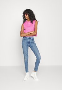 Levi's® 720™ HIGH RISE SUPER SKINNY - Calças de ganga de corte skinny -  medium indigo worn in