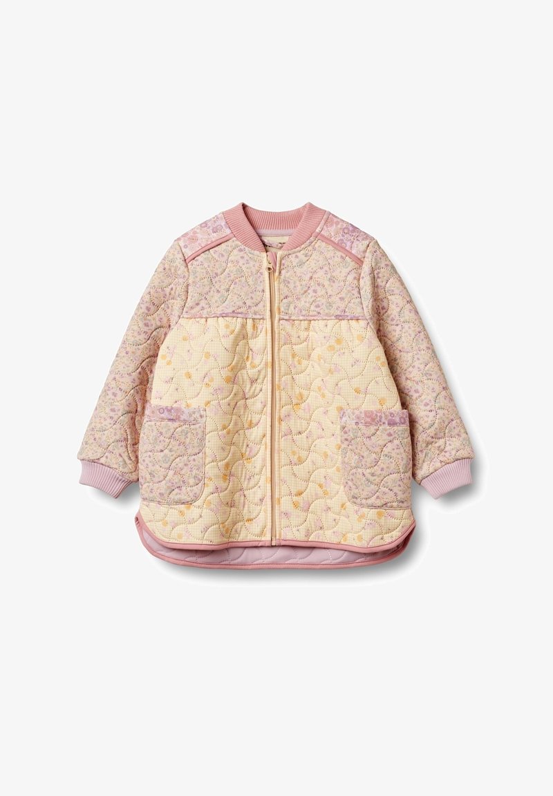Quiltad bomberjacka i pastellgul och rosa, med blommönster, ribbade muddar och krage, en framdragkedja och två sidofickor.