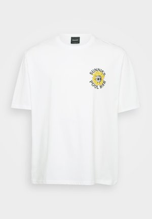 T-shirt en coton blanc avec un col rond, des manches courtes et un motif de tournesol avec le texte "SUNNIES POOL BAR" sur la poitrine gauche.