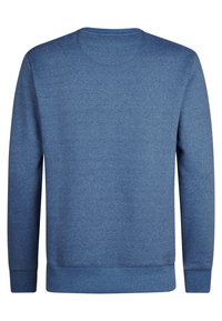 Blauwe crewneck lange mouwen sweatshirt met ribgebreide manchetten en zoom, weergegeven op een witte achtergrond.