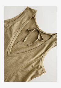 Vybráno, khaki green