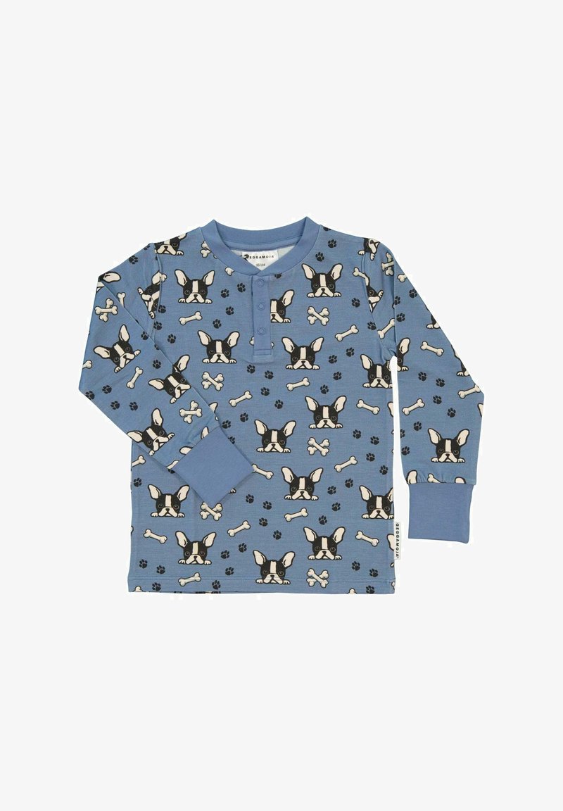 Blå bomullsskjorta med långa ärmar som har mönster av svarta och vita hundansikten, ben och tassavtryck; treknappskragen i henley-stil.