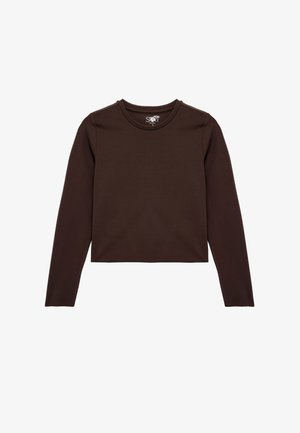 Brauner, langärmeliger Cropped-Top aus glattem Baumwollstoff. Verfügt über einen runden Halsausschnitt und ein einfaches, minimalistisches Design ohne sichtbare Muster.